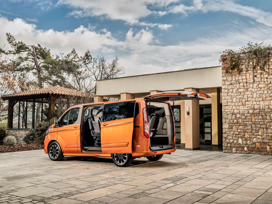  Ford Tourneo Custom Sport 2017 года  (WW) (фото 14 из 15)